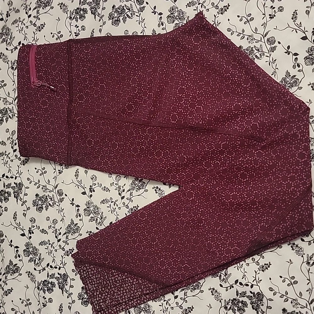 lululemon athletica Burgundy Capris  Excellent Conditios Used Few Times